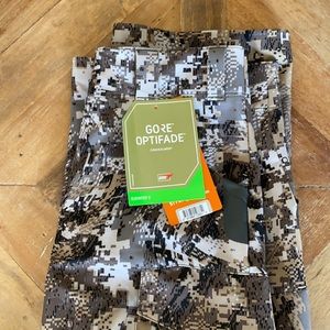 New with tags Sitka ESW Pant. Size 32 R.